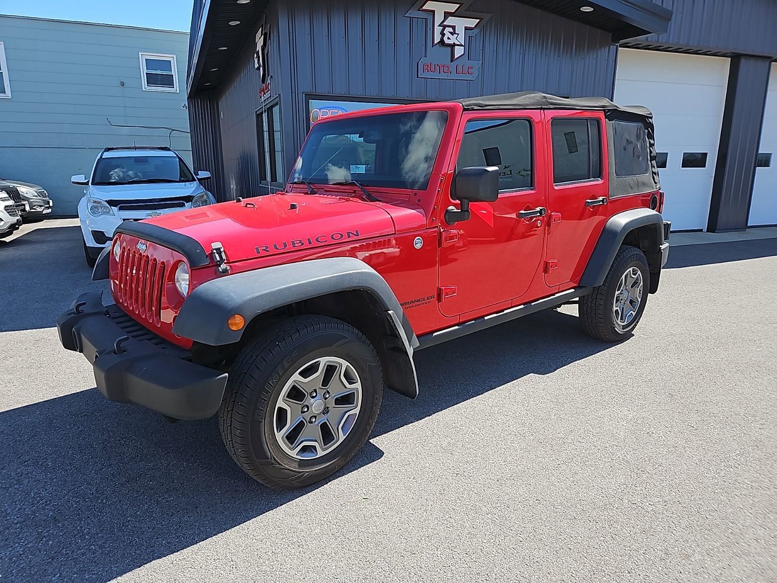 Used 2014 Jeep Wrangler Unlimited Rubicon w/ Connectivity Group AWD/4WD image 2