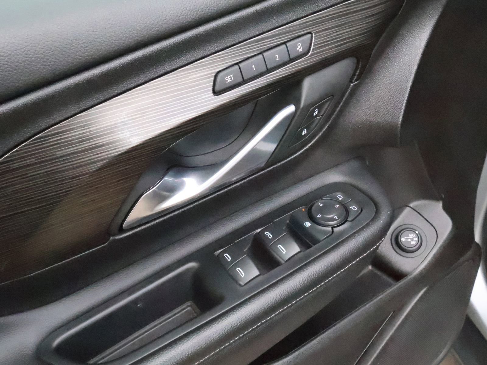 Used 2024 GMC Terrain SLT image 50