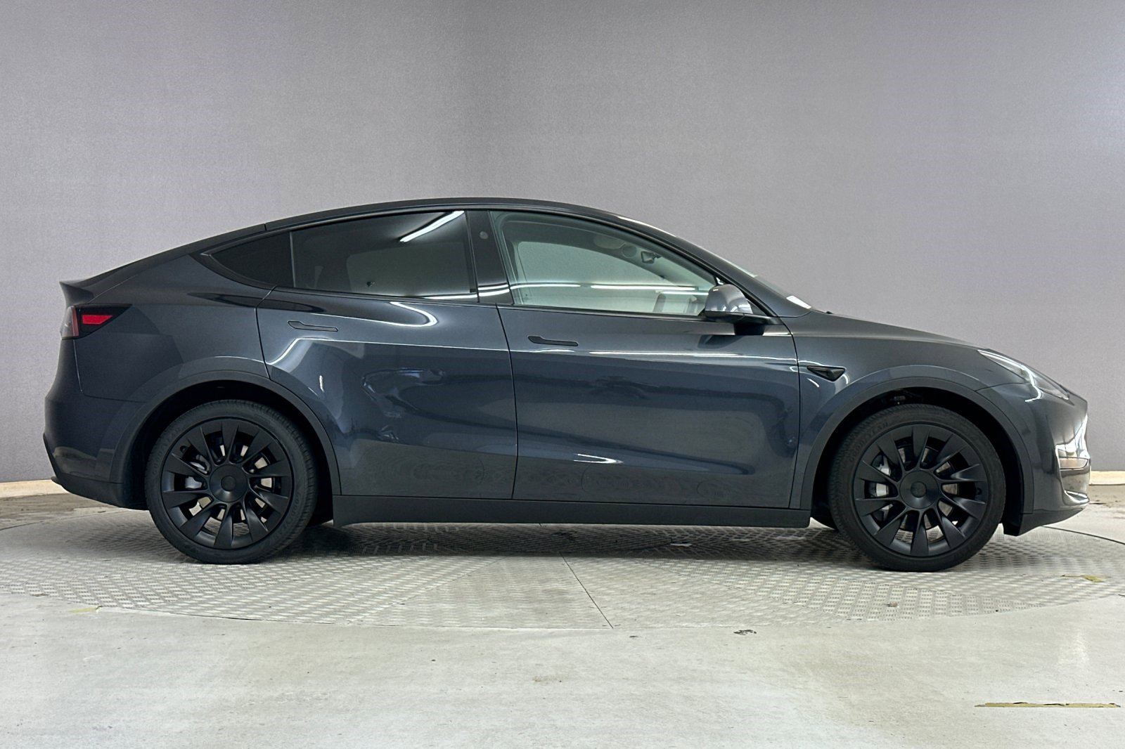 Used 2024 Tesla Model Y Long Range AWD/4WD image 7