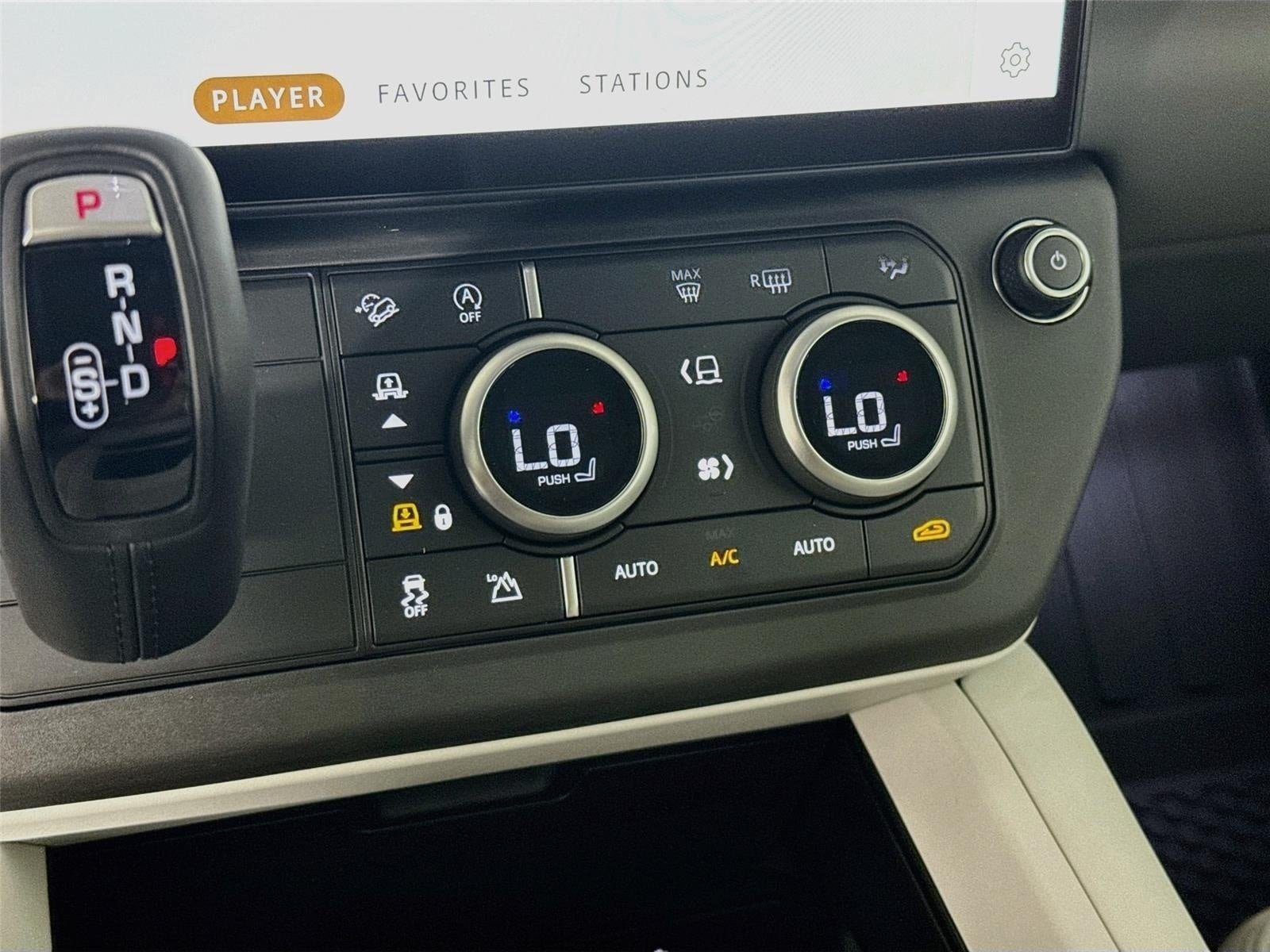 New 2026 Land Rover Defender 110 X-Dynamic SE AWD/4WD image 18