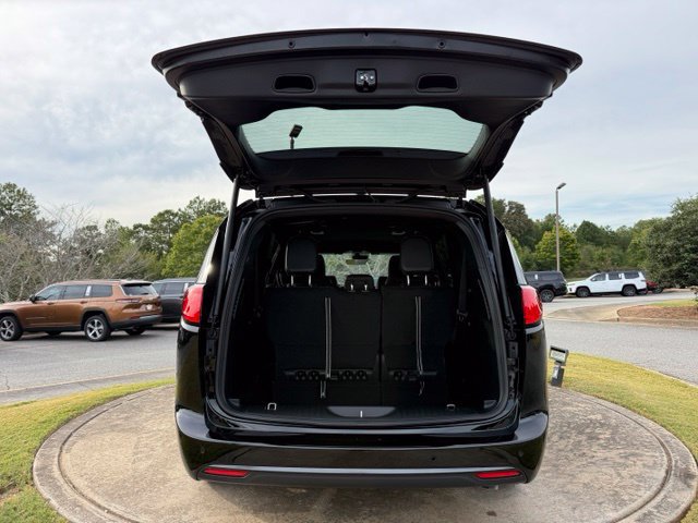New 2027 Chrysler Pacifica LX FWD image 29