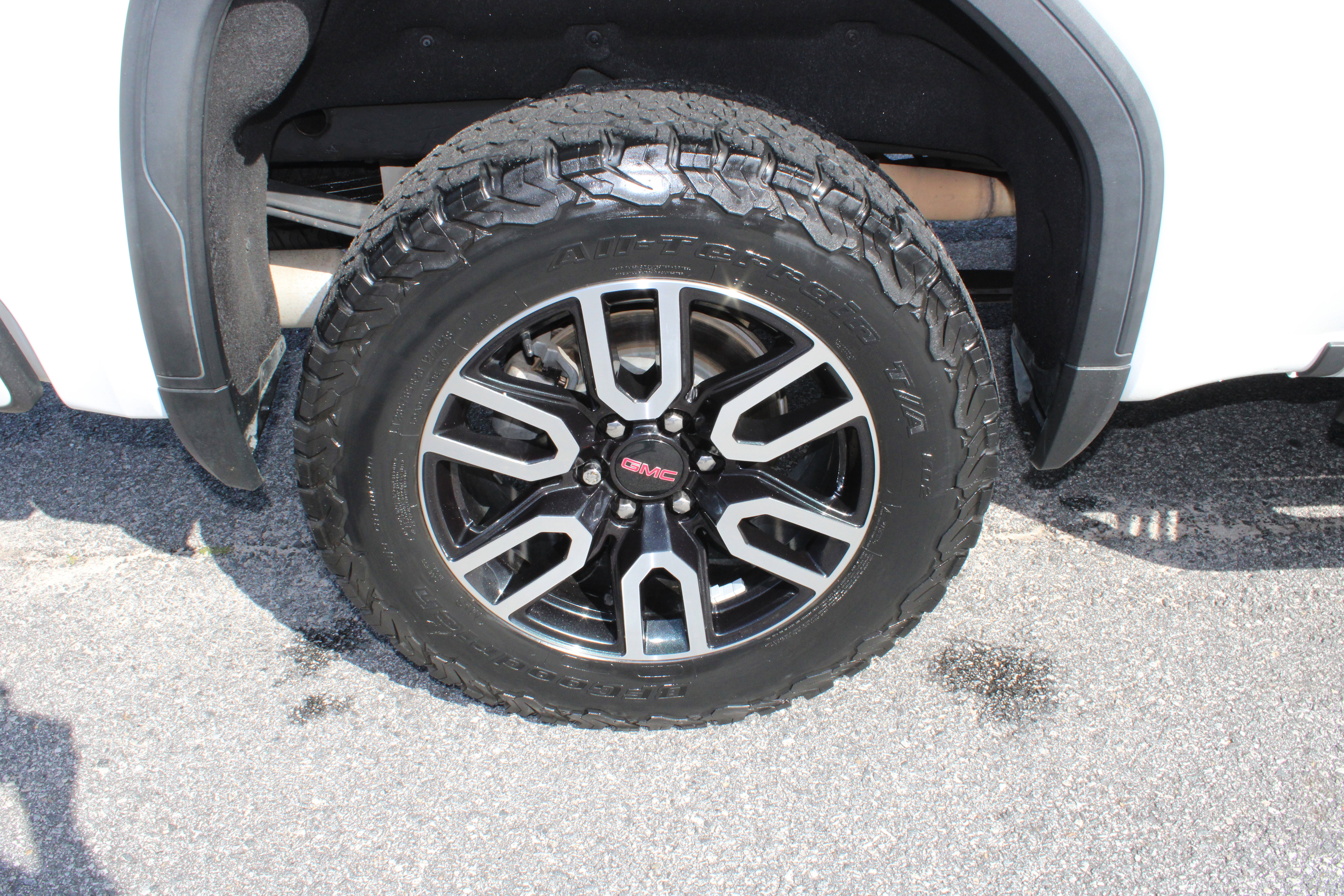 Used 2021 GMC Sierra 1500 AT4 w/ AT4 Premium Package AWD/4WD image 13