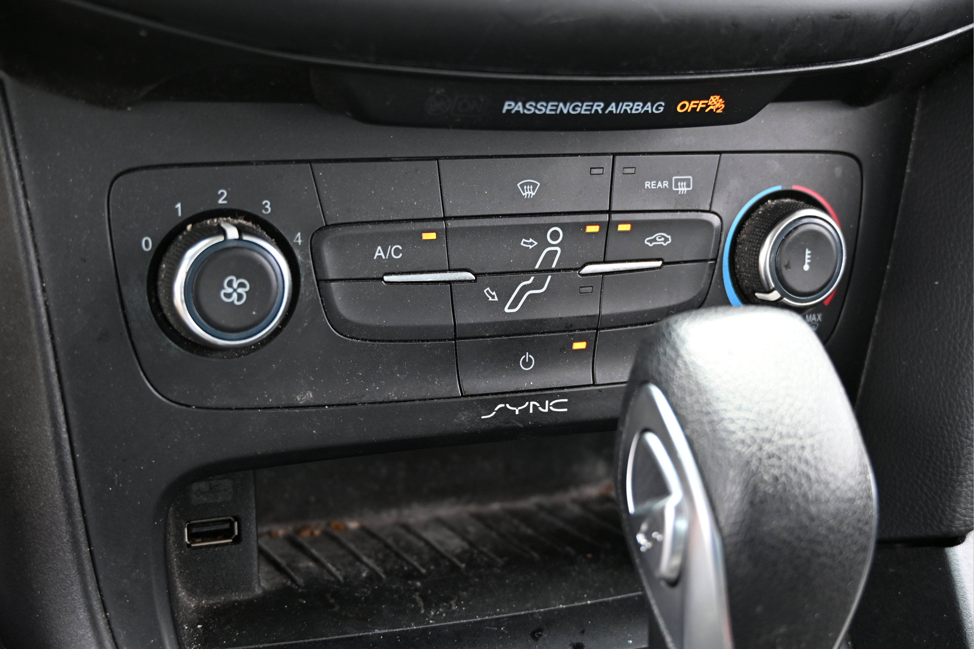 Used 2018 Ford Focus SE FWD image 25