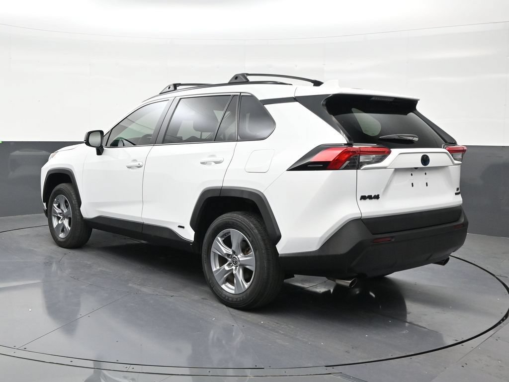 Used 2022 Toyota RAV4 LE AWD/4WD image 3