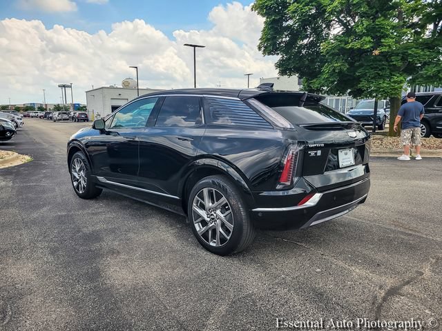 Certified 2025 Cadillac Optiq Luxury 2 w/ LPO, Floor Liner Package AWD/4WD image 10