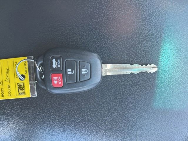 Used 2014 Toyota Camry SE w/ Moonroof Package FWD image 34