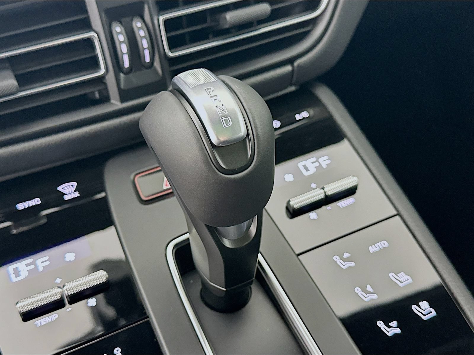 New 2026 Porsche Macan Turbo AWD/4WD image 28