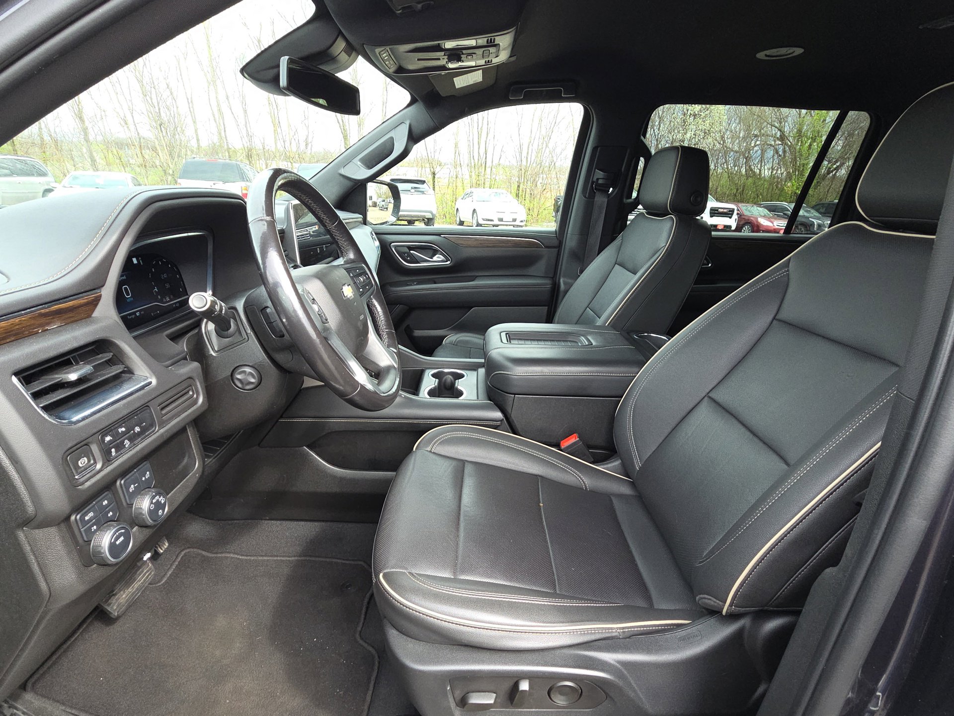 Used 2023 Chevrolet Suburban Premier image 15