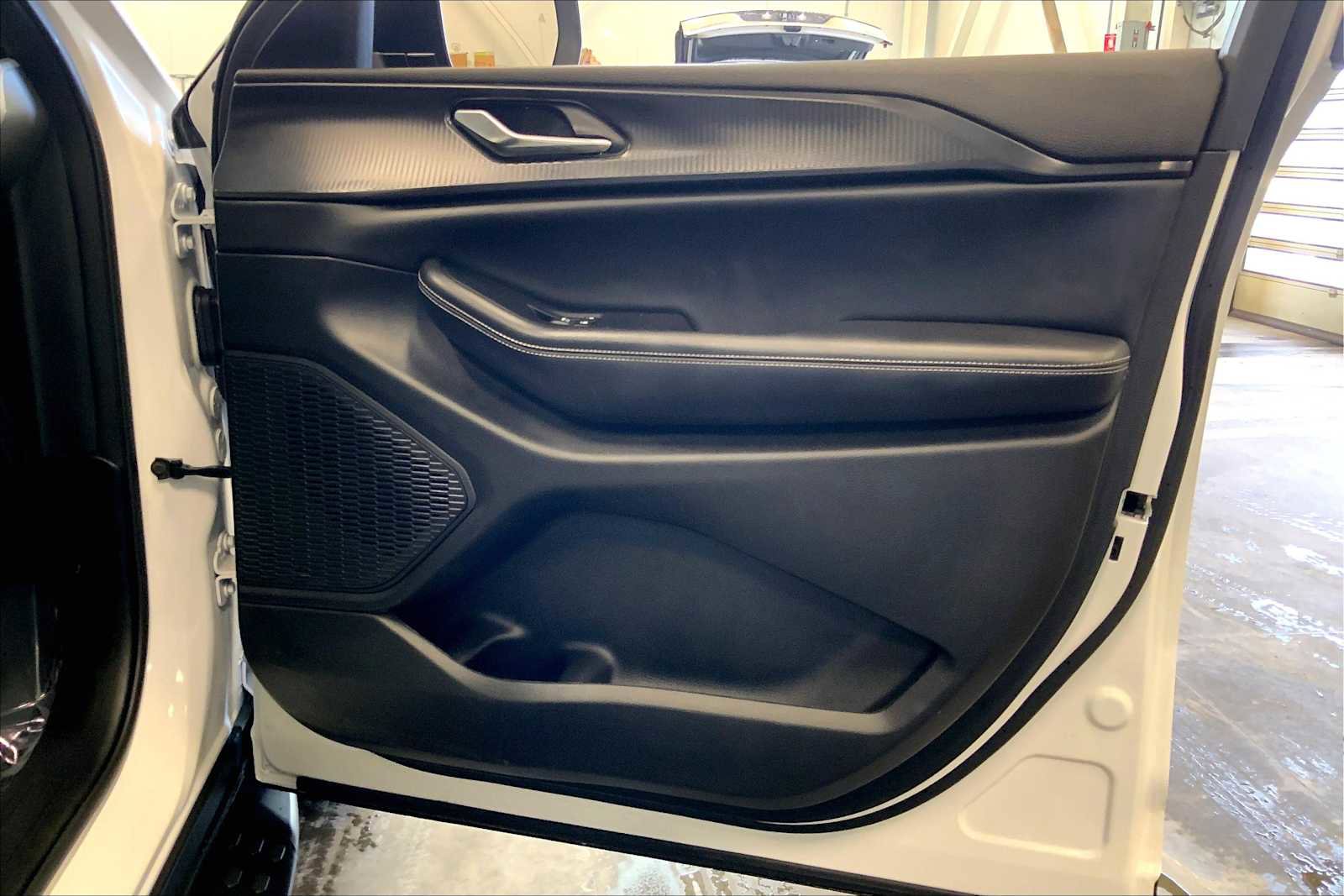 Used 2024 Jeep Grand Cherokee Laredo X w/ Trailer Tow Package image 23