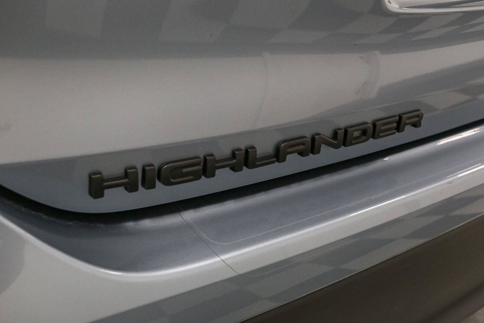 Used 2023 Toyota Highlander XLE AWD/4WD image 10