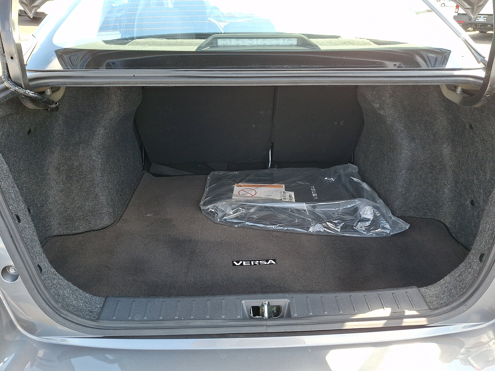 Used 2021 Nissan Versa SV FWD image 29