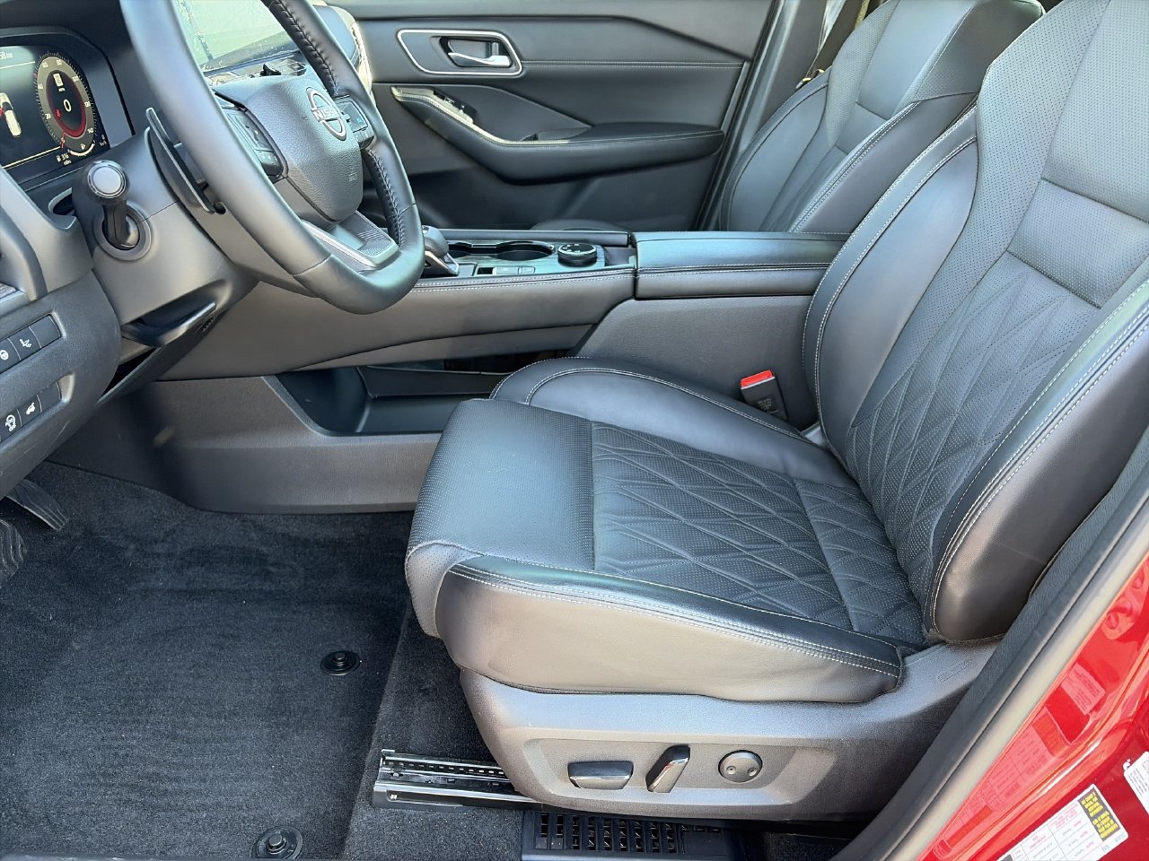 Used 2026 Nissan Rogue Platinum w/ Platinum Premium Package AWD/4WD image 18