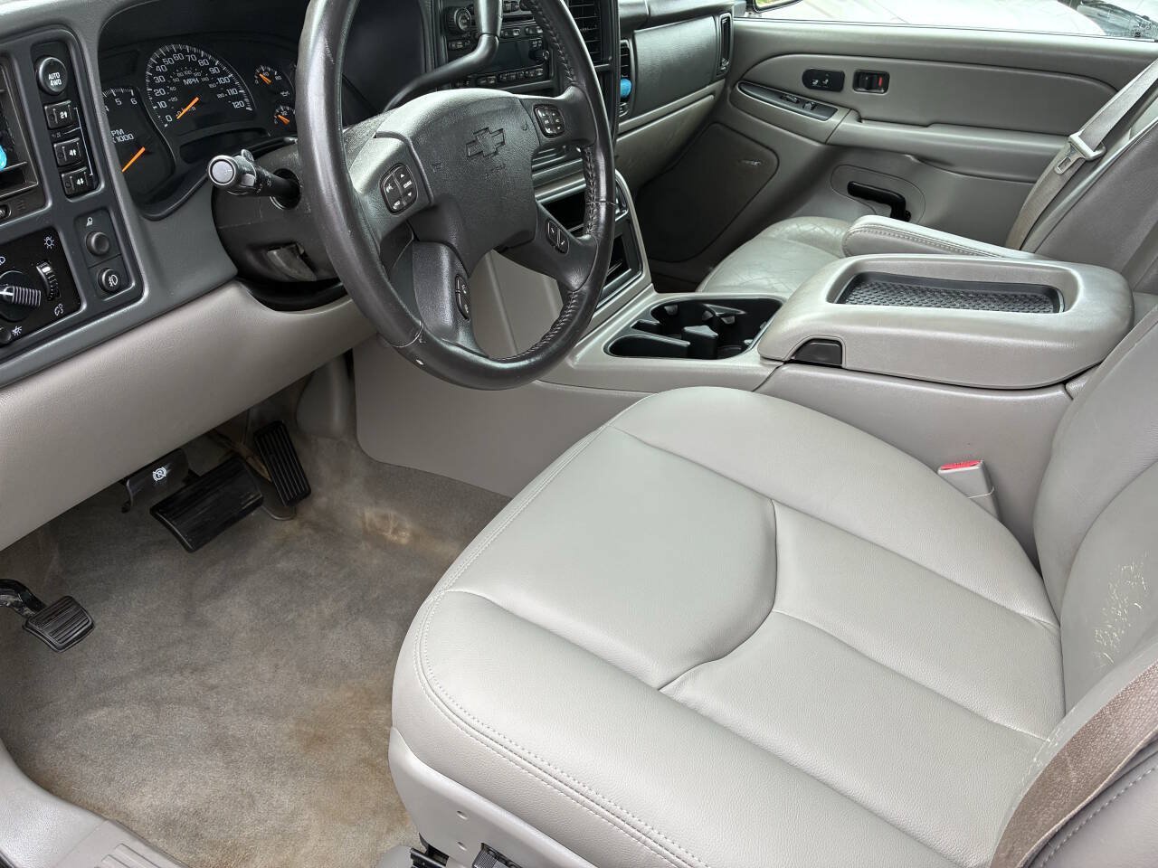 Used 2005 Chevrolet Avalanche Z71 w/ Preferred Equipment Group AWD/4WD image 15