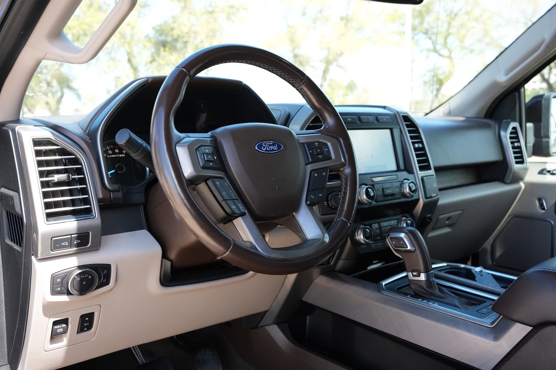 Used 2020 Ford F150 Limited w/ Trailer Tow Package image 17