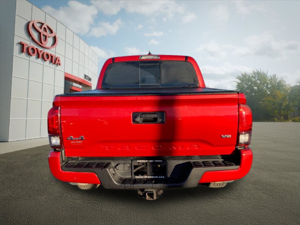 Used 2022 Toyota Tacoma SR5 w/ Technology Package AWD/4WD image 4