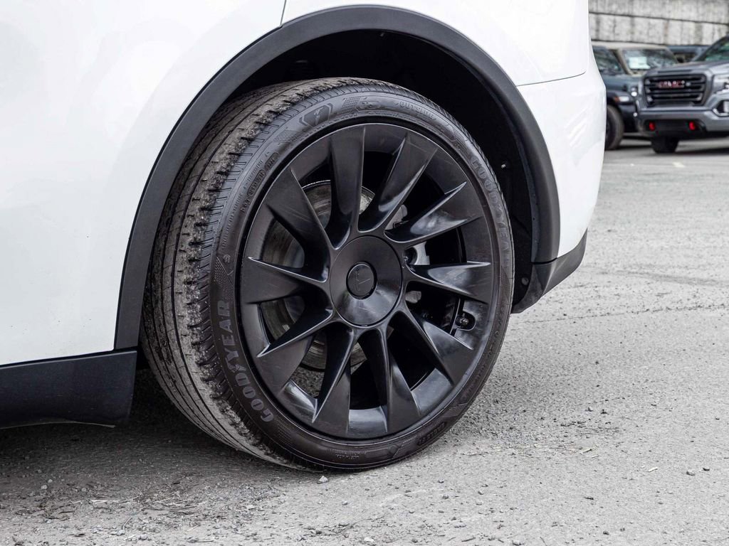 Used 2023 Tesla Model Y Long Range image 8