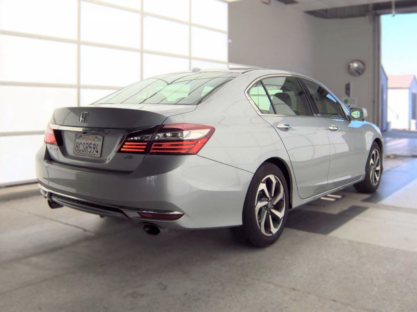 Used 2017 Honda Accord EX-L image 4