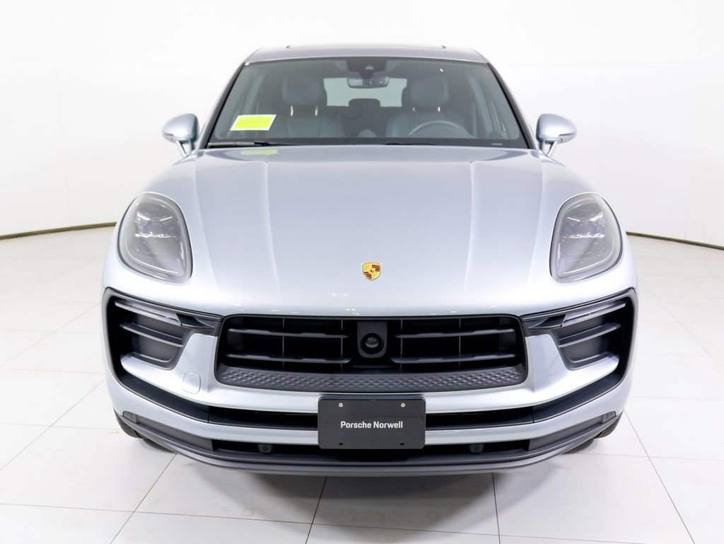 Certified 2025 Porsche Macan AWD/4WD image 25