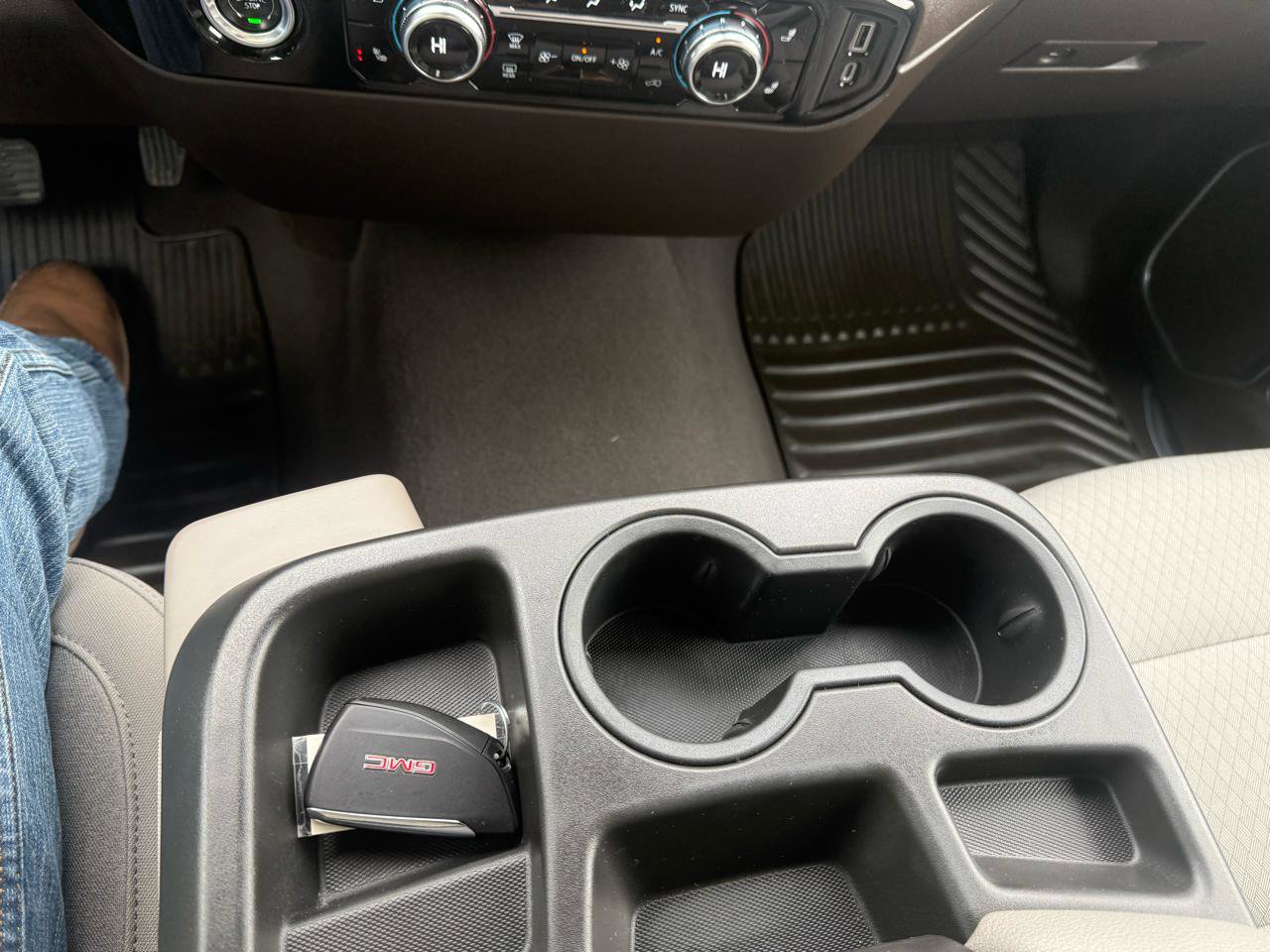 Used 2023 GMC Sierra 1500 SLE image 16