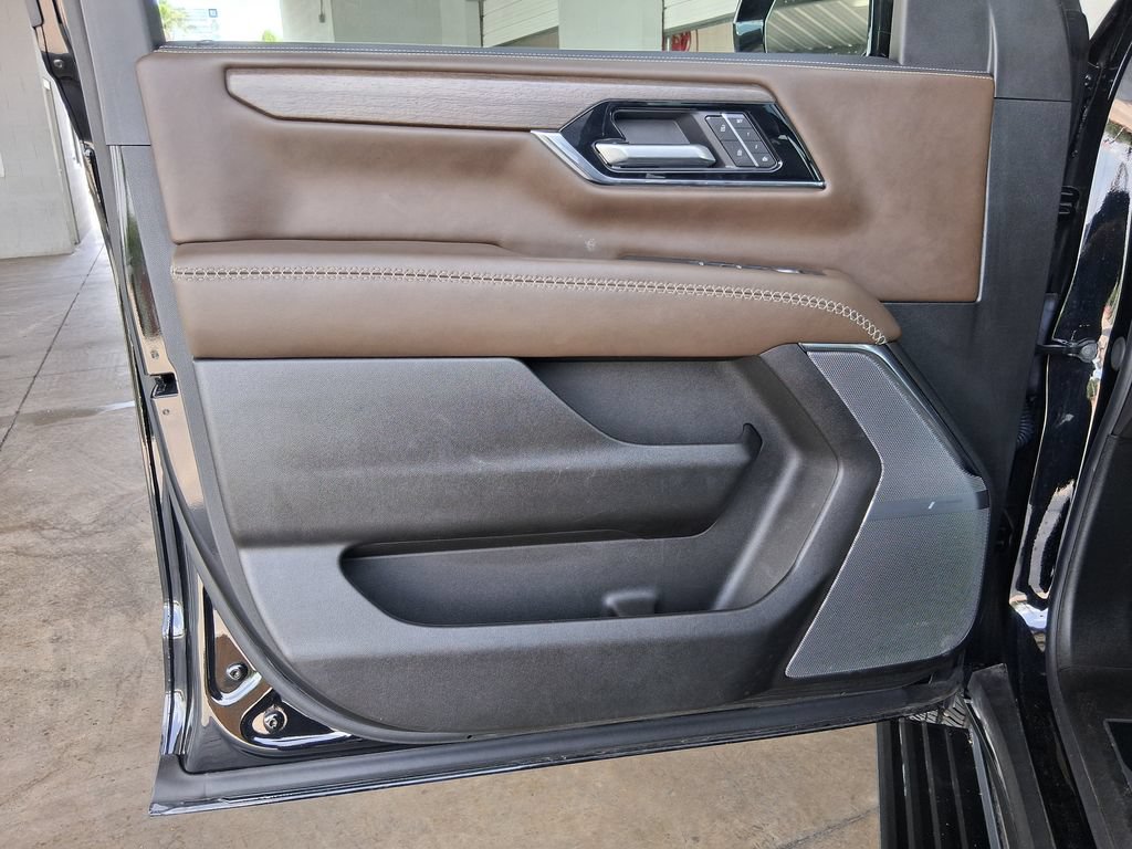 Used 2026 GMC Yukon Denali Ultimate AWD/4WD image 17