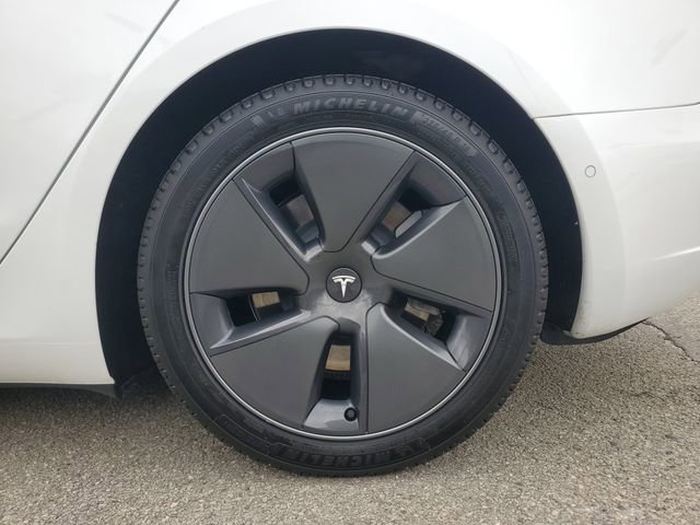 Used 2021 Tesla Model 3 Standard Range Plus image 11