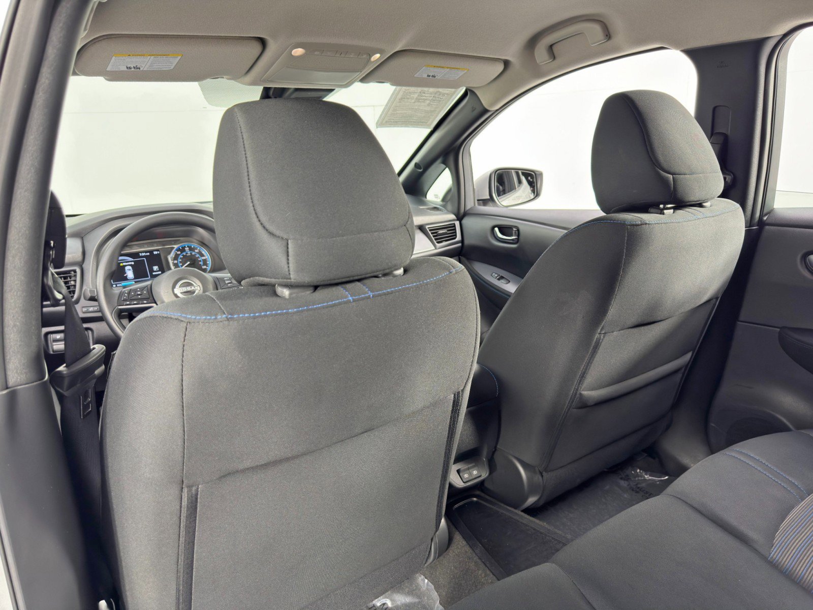 Used 2025 Nissan Leaf S image 28