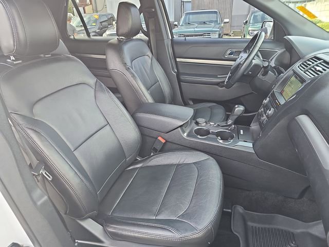 Used 2018 Ford Explorer XLT w/ Equipment Group 202A image 10