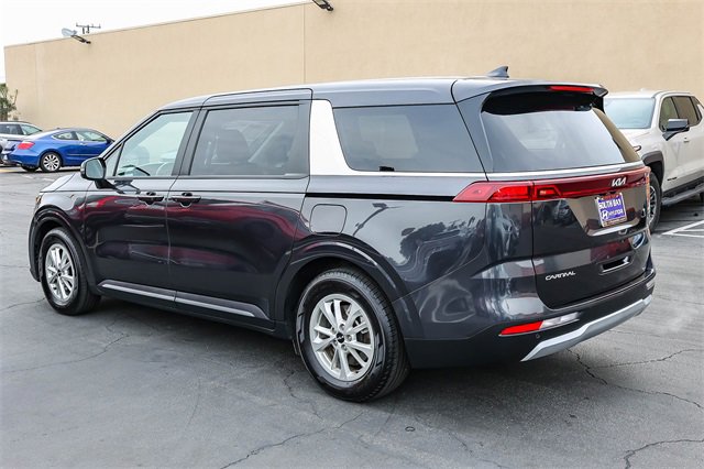 Used 2024 Kia Carnival LX image 4
