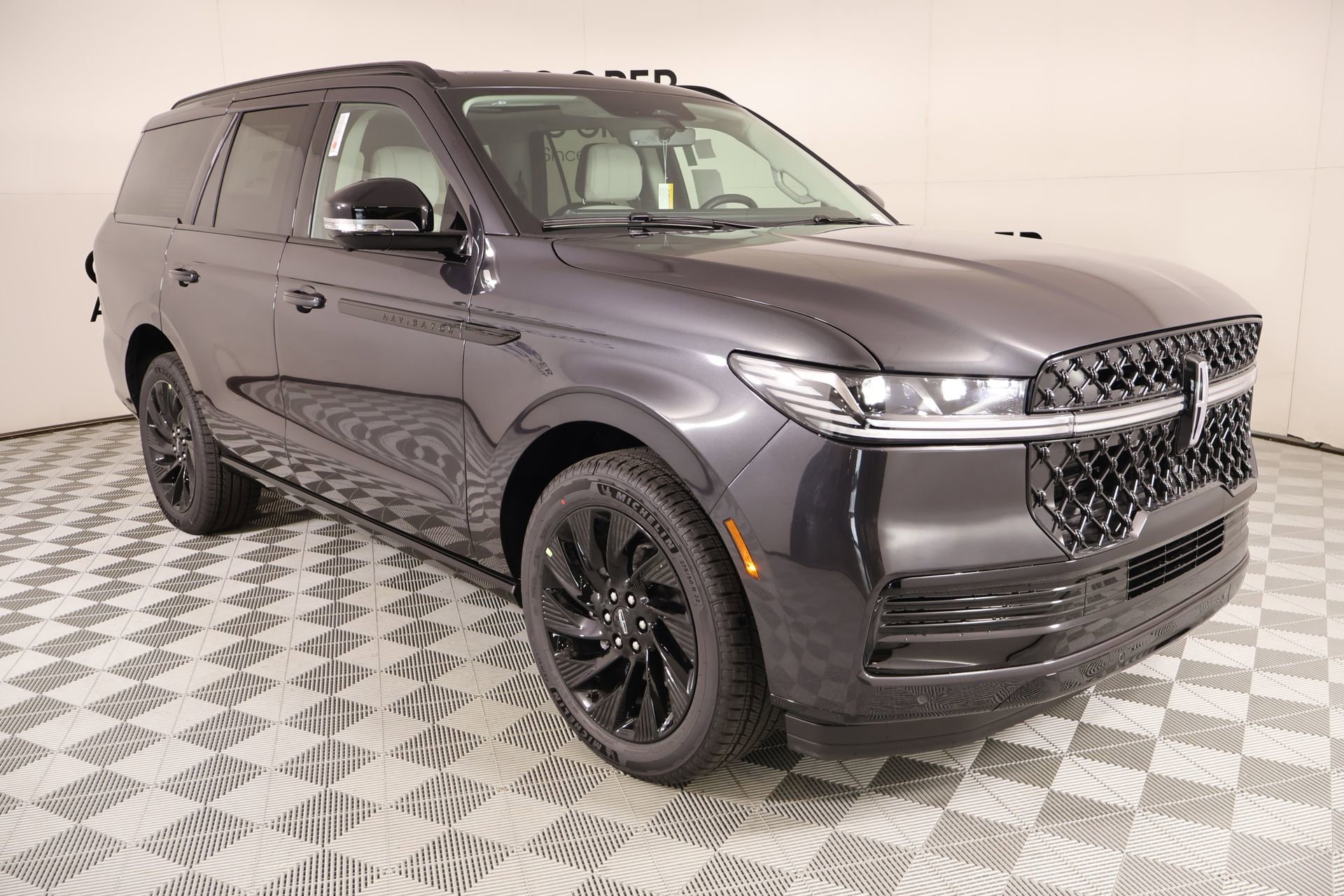 New 2026 Lincoln Navigator Reserve w/ Jet Appearance Package AWD/4WD image 1