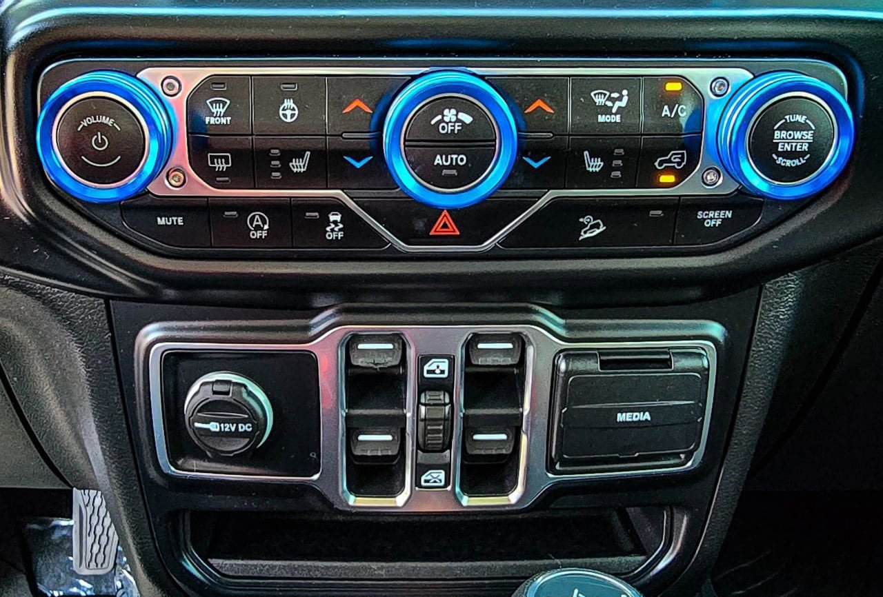 Used 2020 Jeep Wrangler Unlimited Sahara w/ Cold Weather Group AWD/4WD image 20