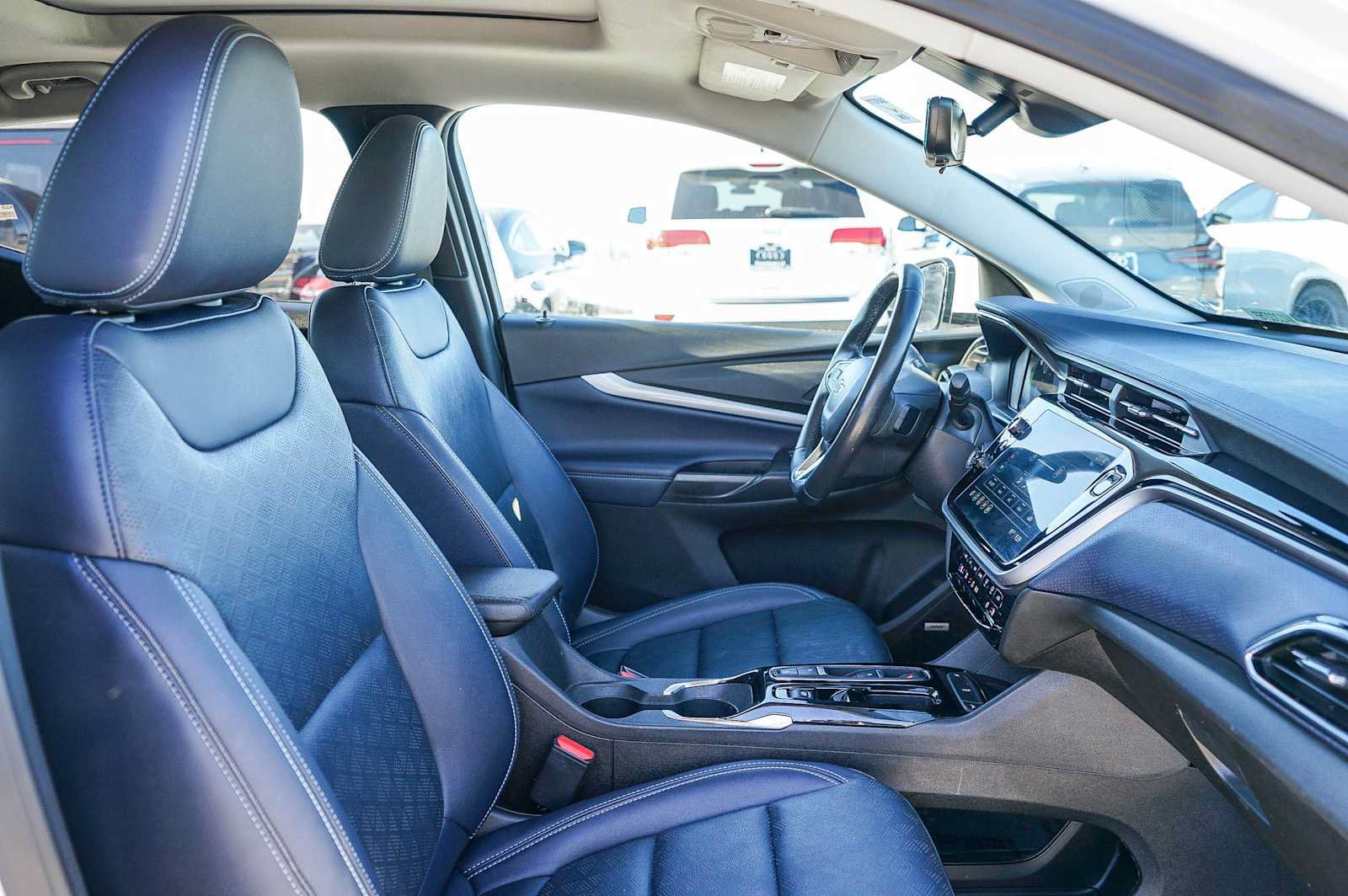 Used 2022 Chevrolet Bolt EUV Premier w/ Sun & Sound Package FWD image 16