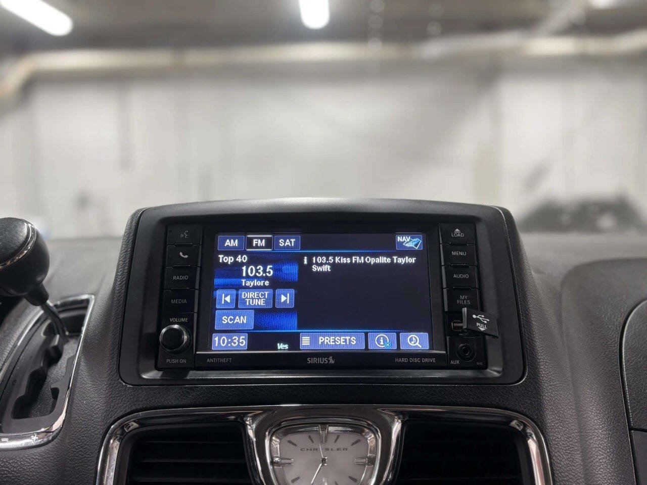 Used 2015 Chrysler Town & Country Touring-L w/ Driver Convenience Group FWD image 26