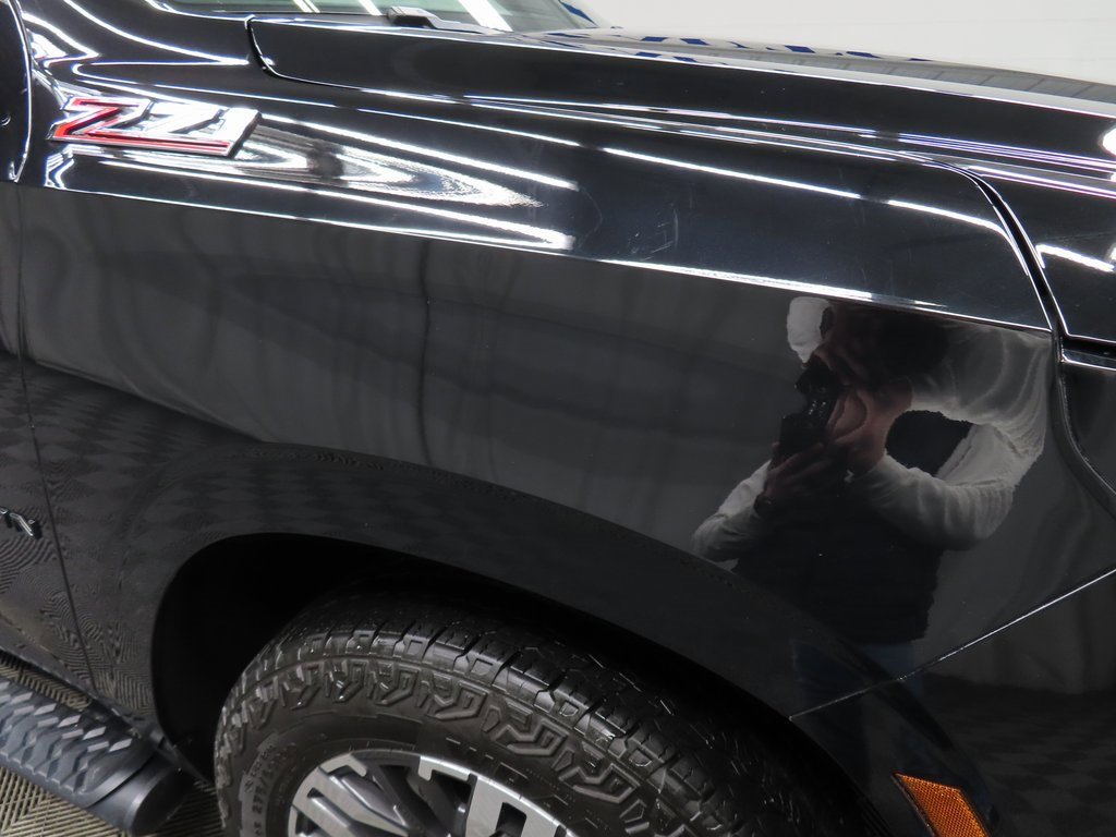 Used 2025 Chevrolet Suburban Z71 image 36