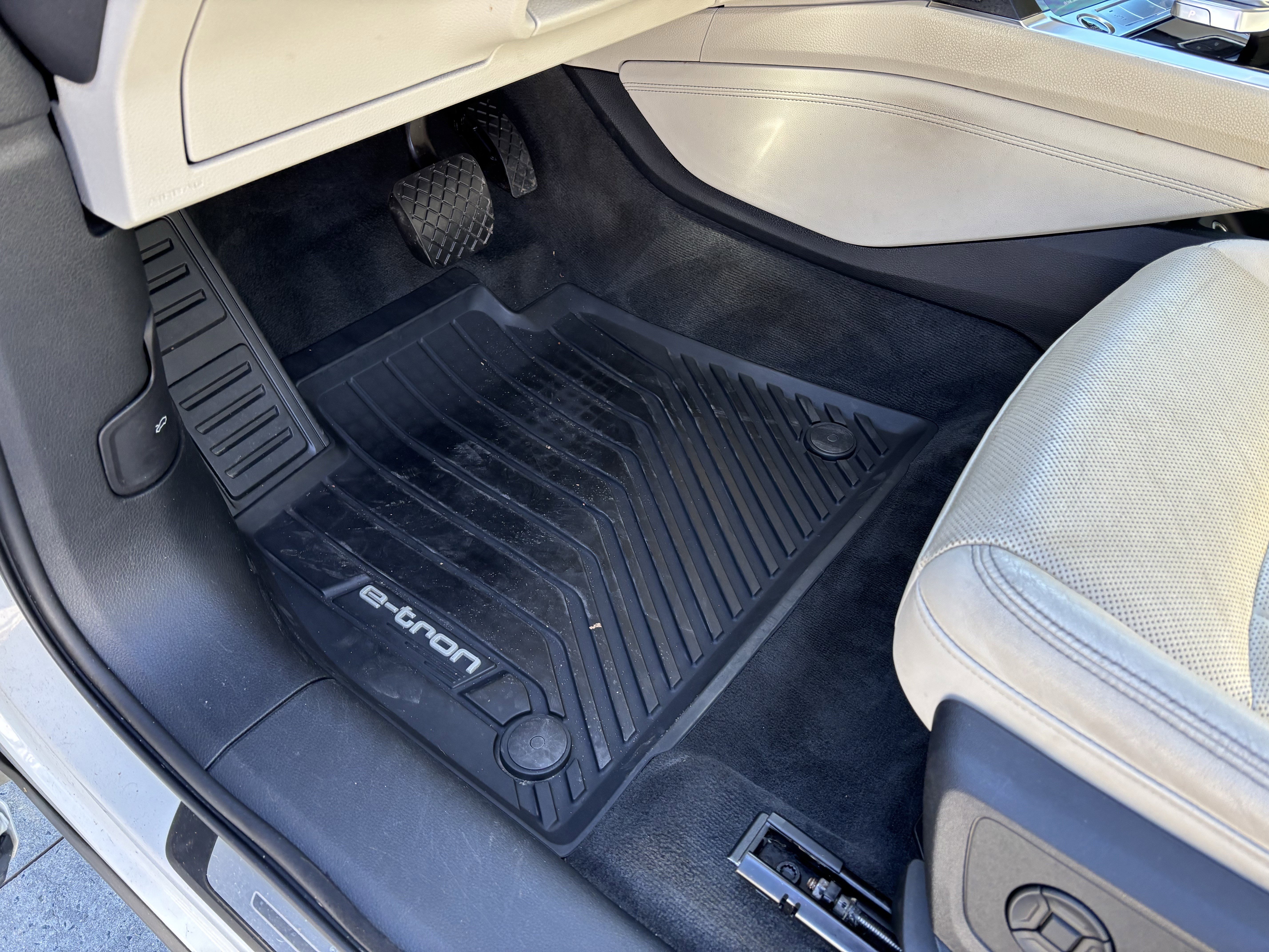 Used 2021 Audi e-tron Premium Plus image 15