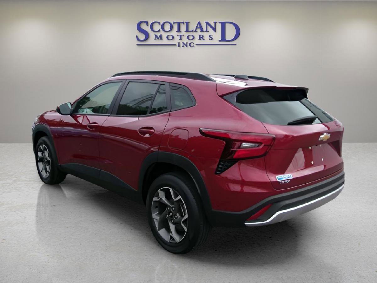Used 2024 Chevrolet Trax LT FWD image 8