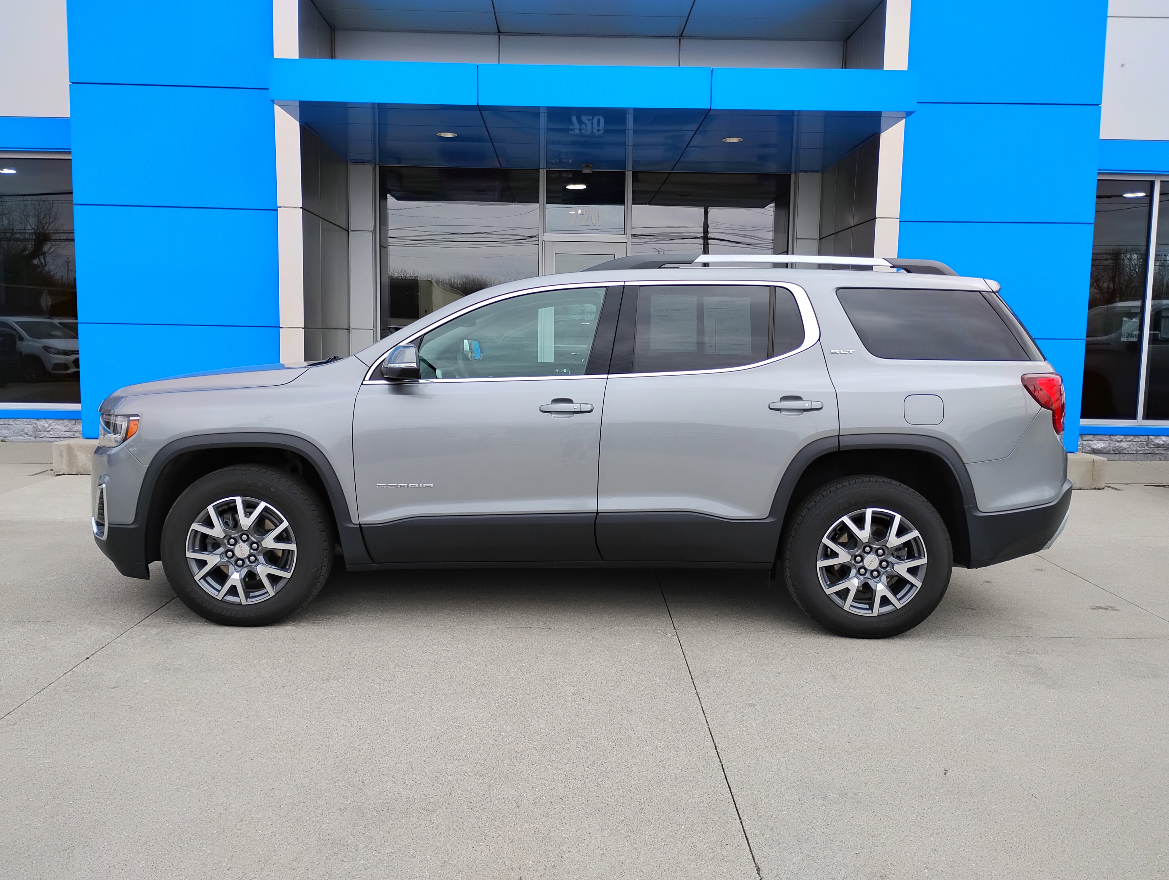 Used 2023 GMC Acadia SLT image 31