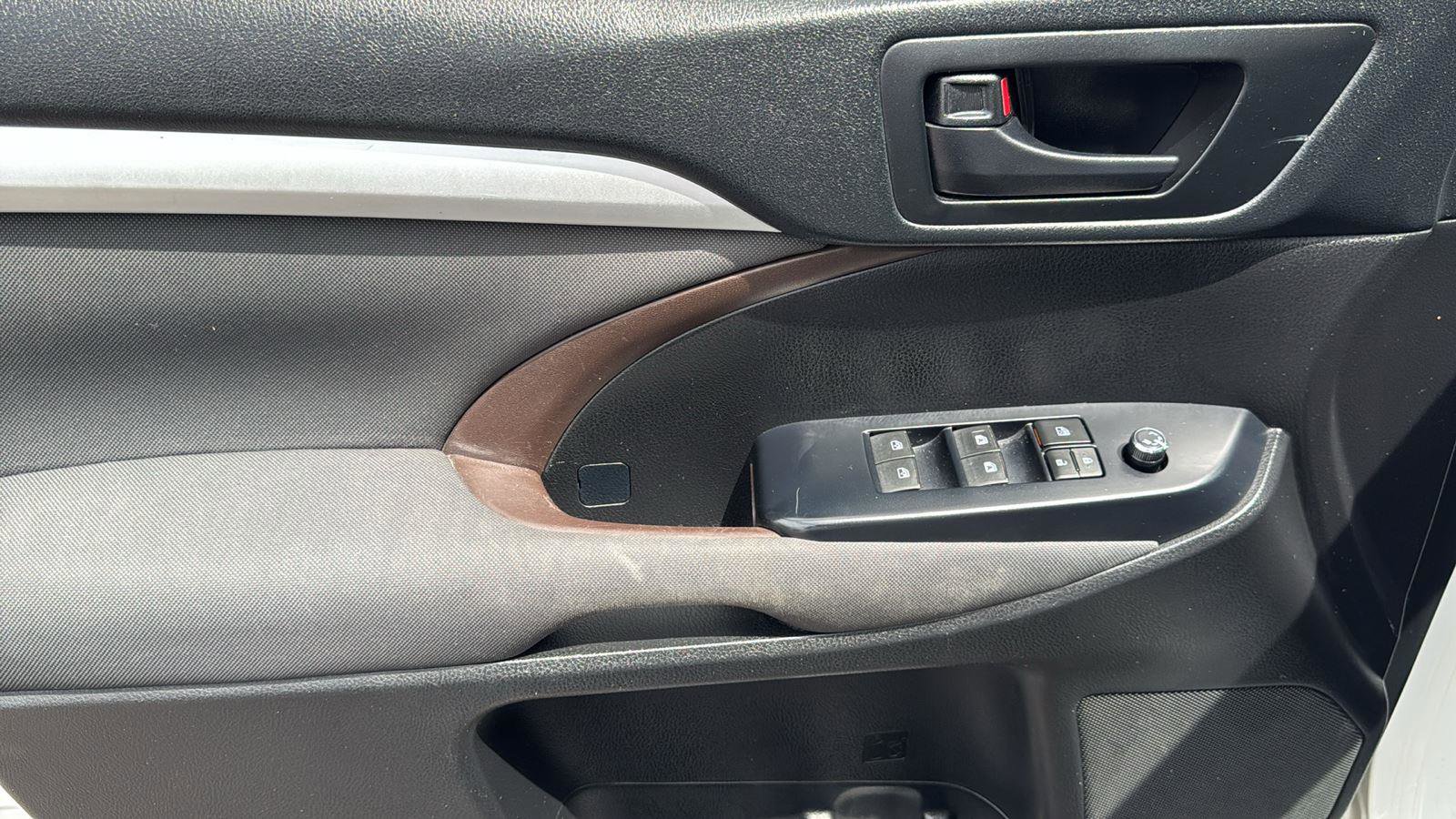 Used 2018 Toyota Highlander LE image 11