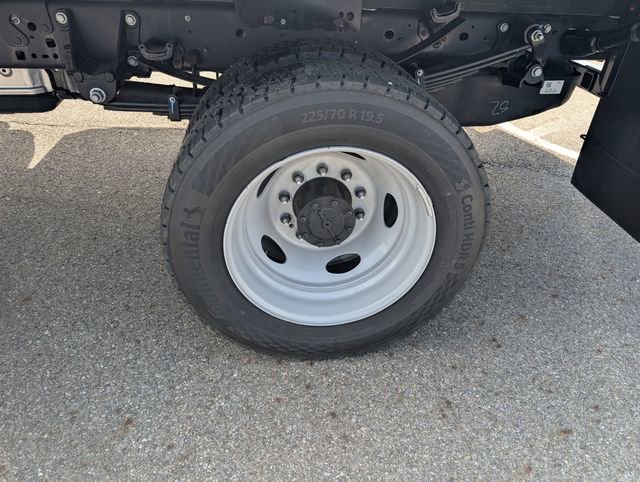 New 2026 Ford F550 4x4 Crew Cab image 26
