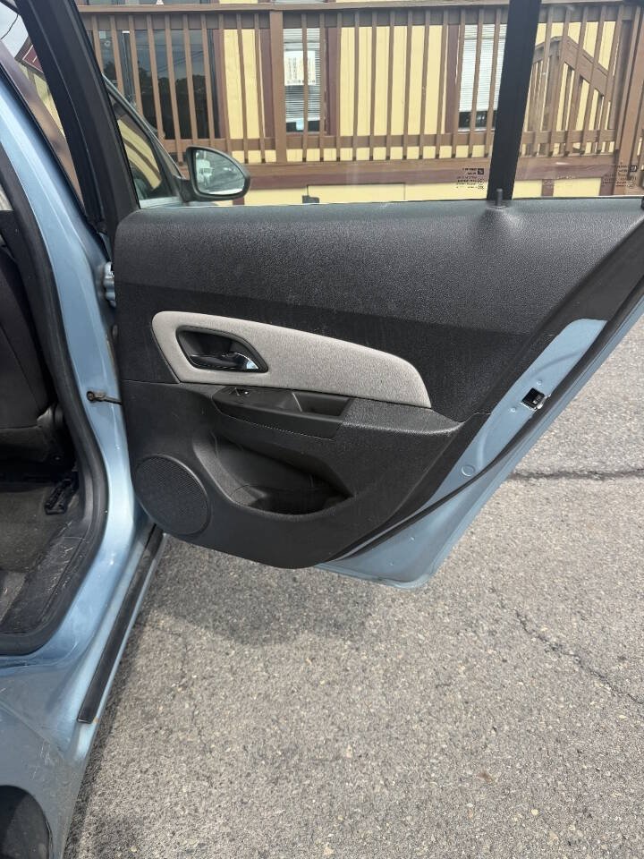 Used 2012 Chevrolet Cruze LS FWD image 9