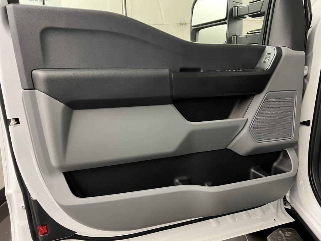New 2026 Ford F350 XL w/ XL Chrome Package image 24