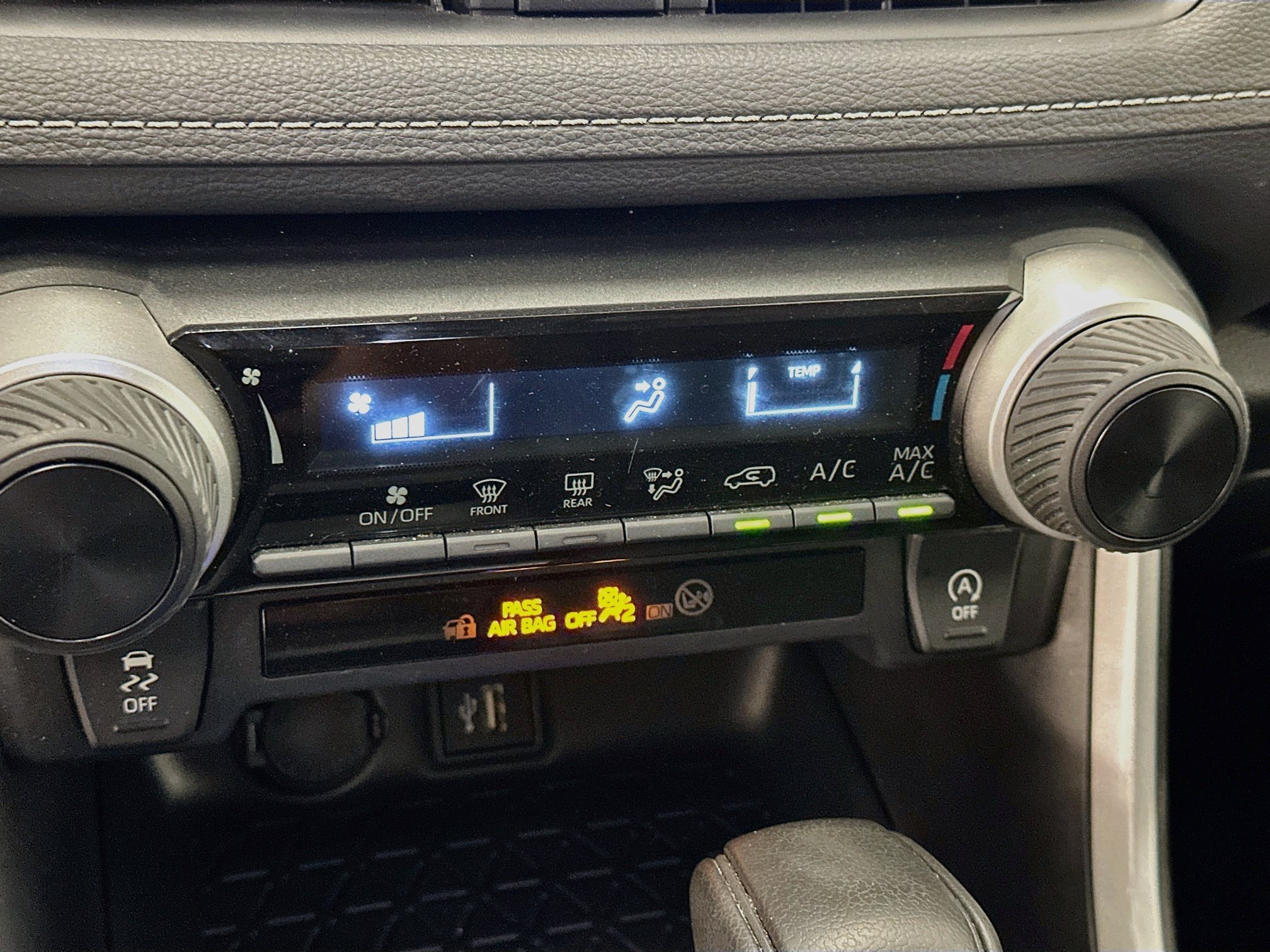 Used 2025 Toyota RAV4 LE AWD/4WD image 24