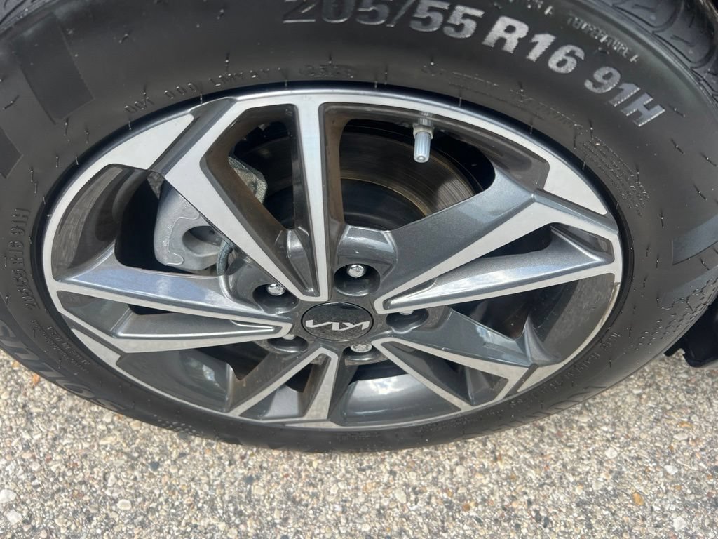 Certified 2023 Kia Forte LXS FWD image 34