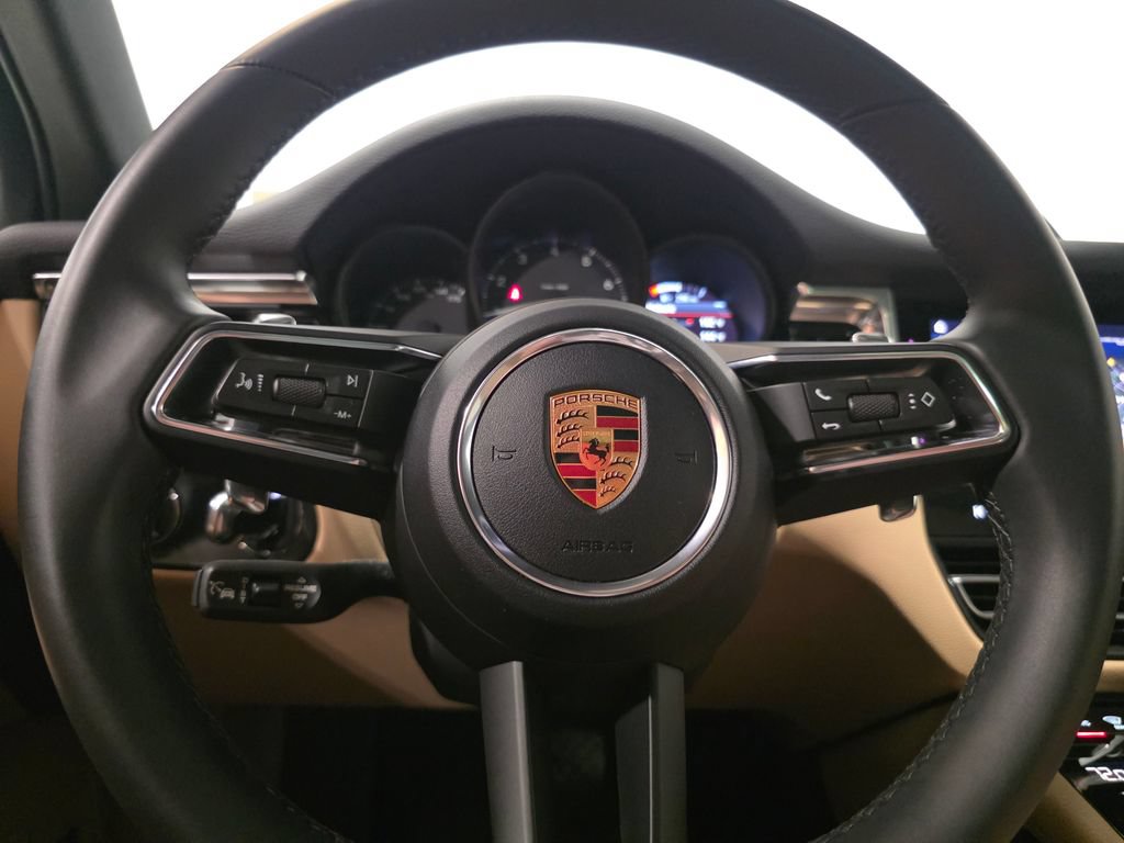 Certified 2026 Porsche Macan AWD/4WD image 23