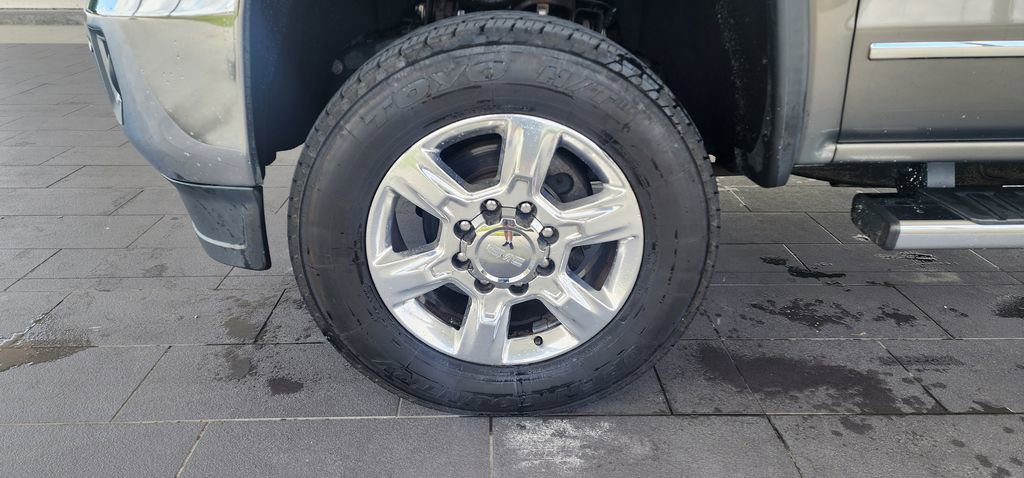 Used 2017 GMC Sierra 2500 SLT w/ Duramax Plus Package AWD/4WD image 9
