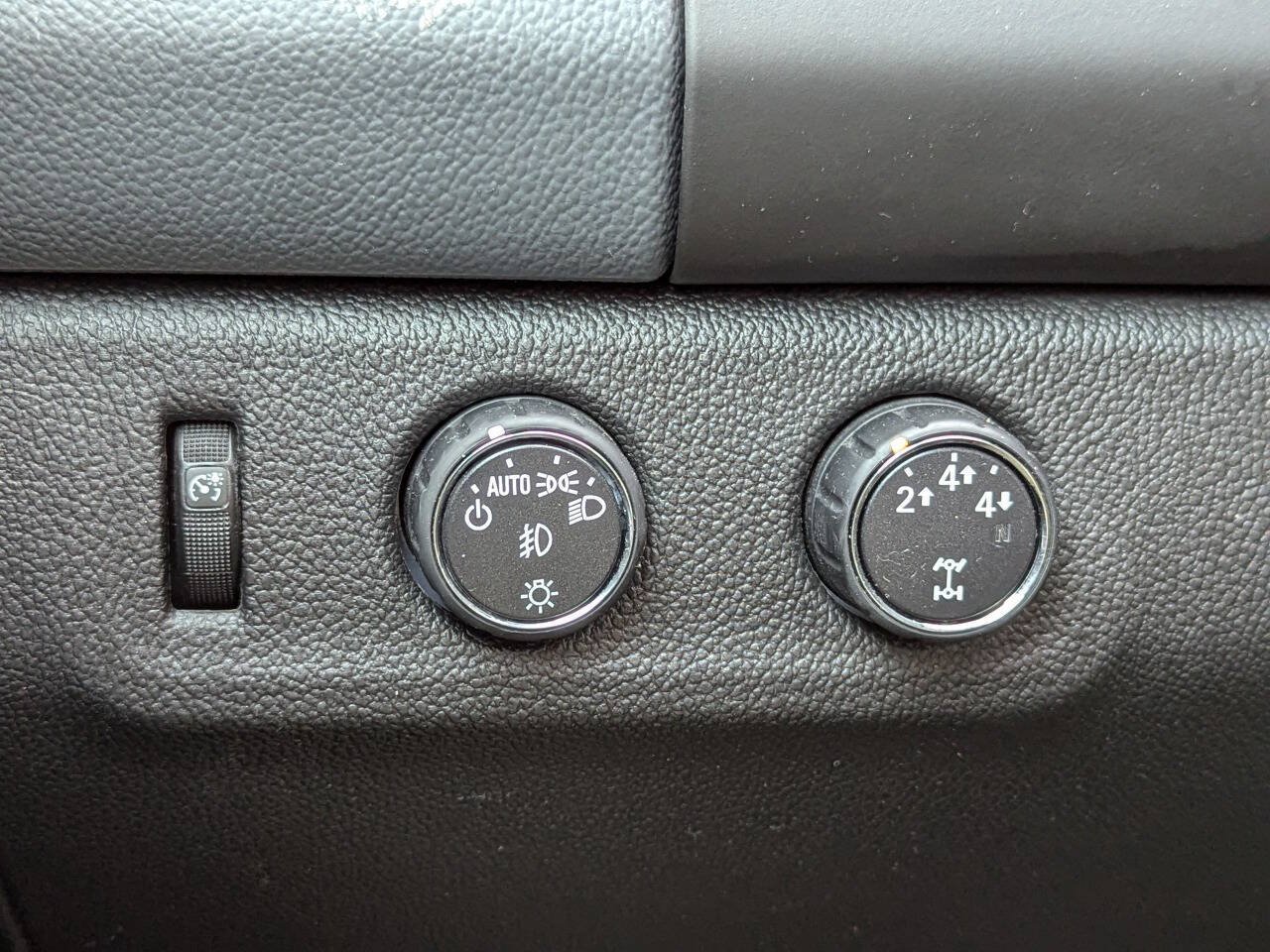 Used 2015 Chevrolet Colorado Z71 AWD/4WD image 25