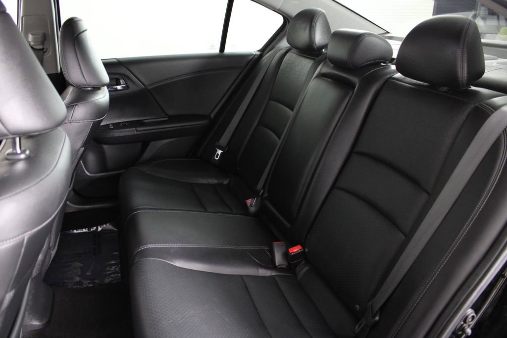 Used 2016 Honda Accord Touring image 19