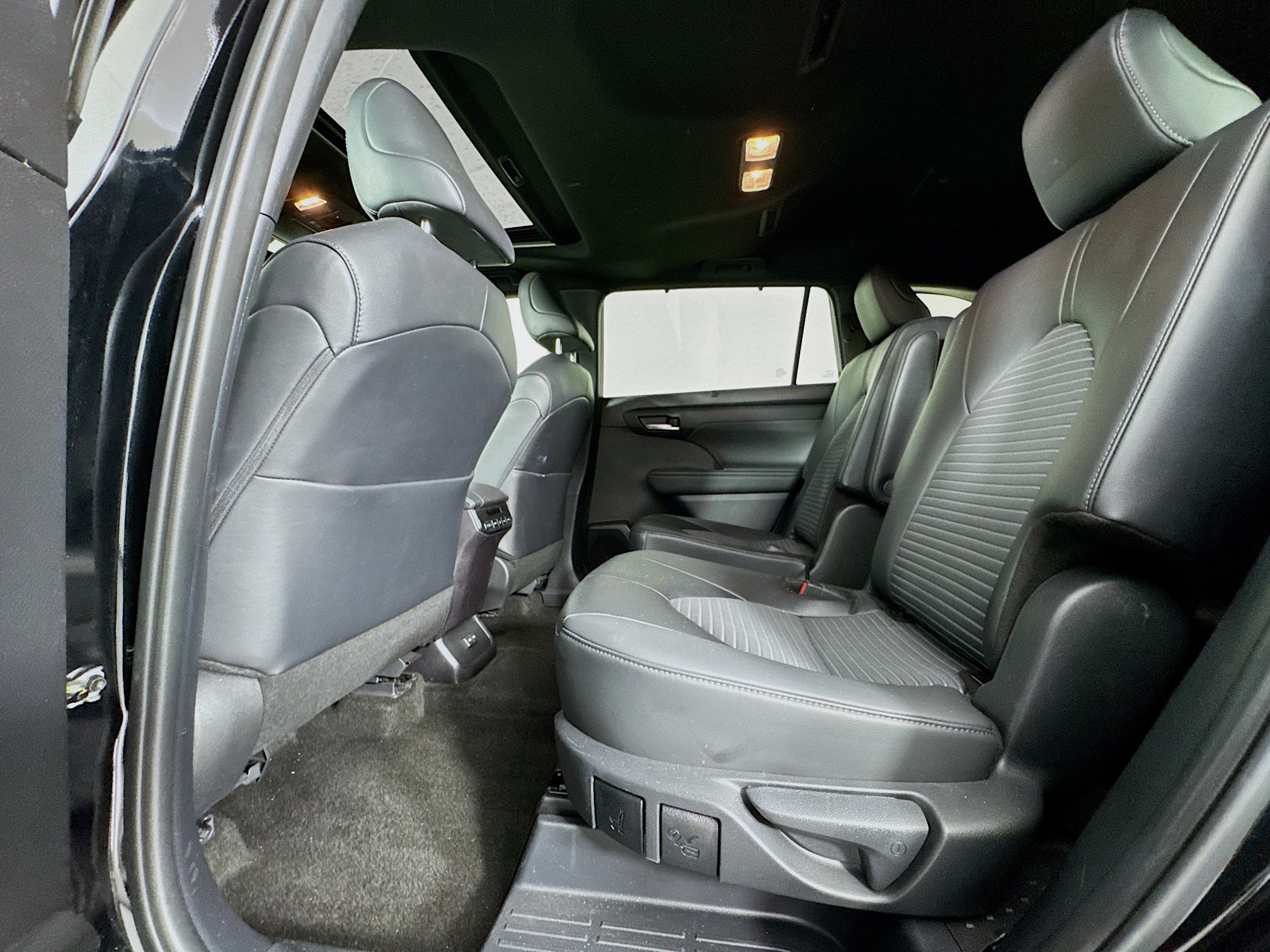 Certified 2025 Toyota Highlander XSE AWD/4WD image 24