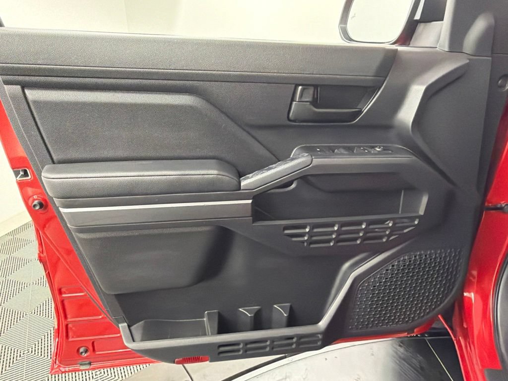 Used 2025 Toyota Tacoma SR5 AWD/4WD image 19