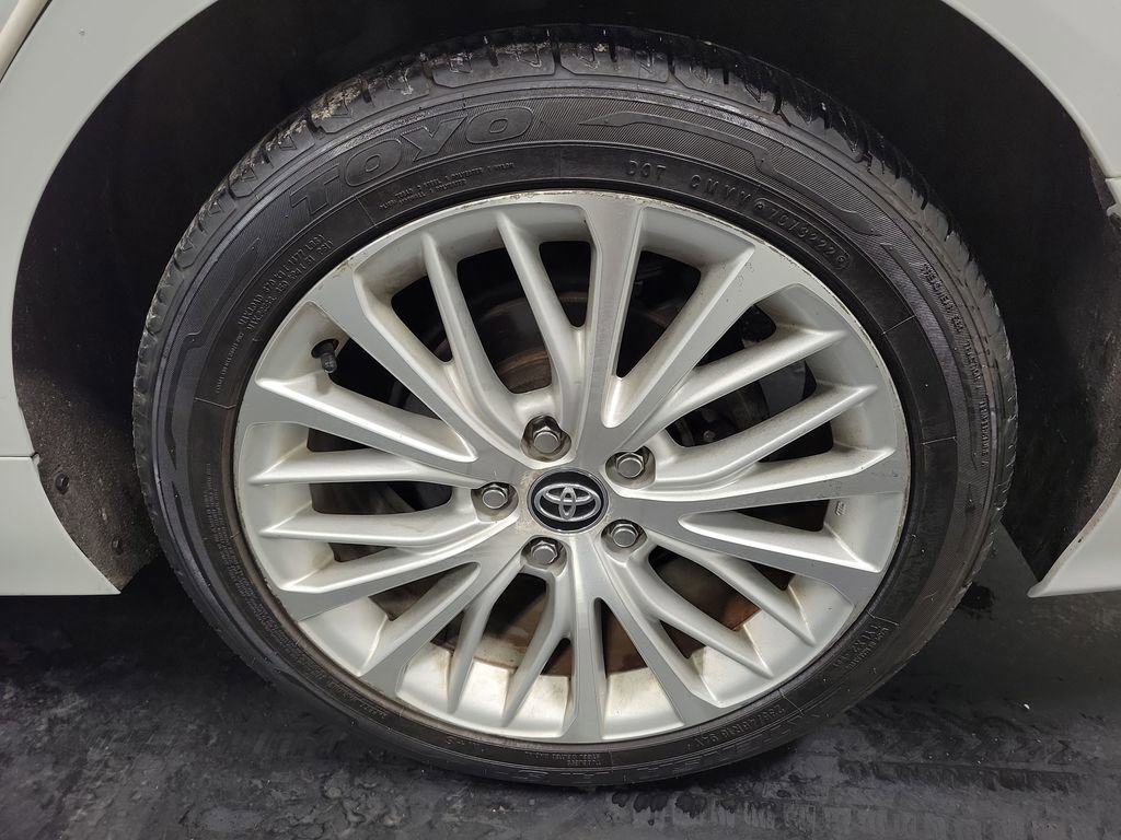 Used 2020 Toyota Camry XLE image 10