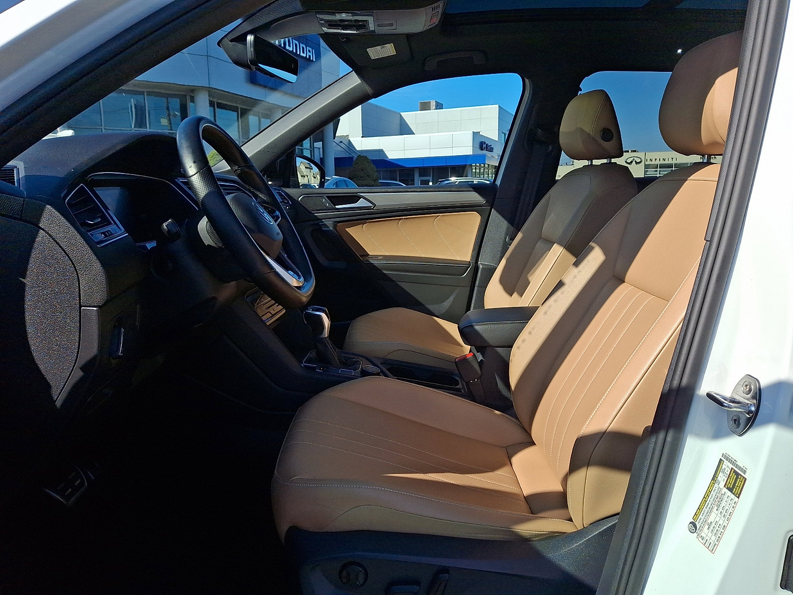 Used 2022 Volkswagen Tiguan SE R-Line image 13